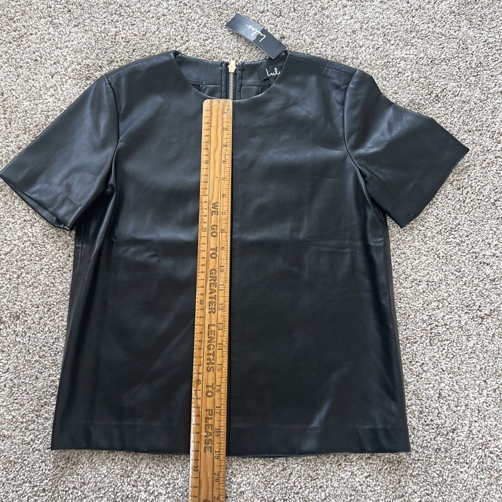 Lulus Chic Black Women's Top XS Vegan Leather Black Zip Black Elegant READ - Picture 10 of 13